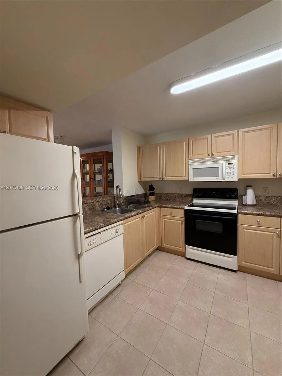 619 E Sheridan St #105 Dania Beach, FL 33004