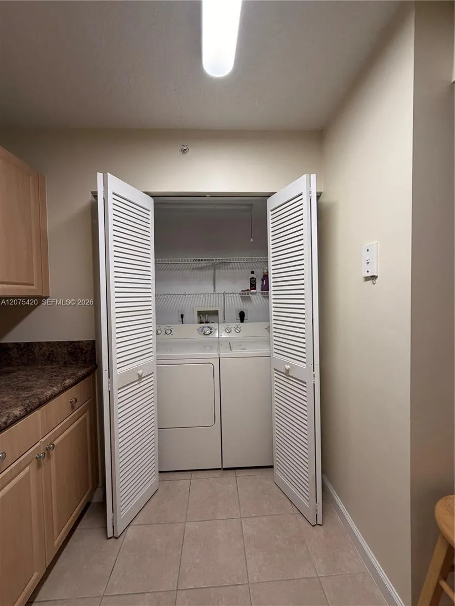 619 E Sheridan St #105 Dania Beach, FL 33004