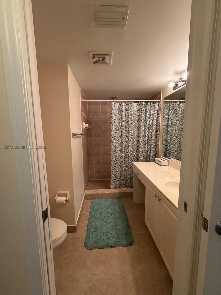 619 E Sheridan St #105 Dania Beach, FL 33004
