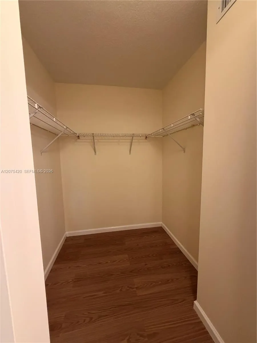 619 E Sheridan St #105 Dania Beach, FL 33004