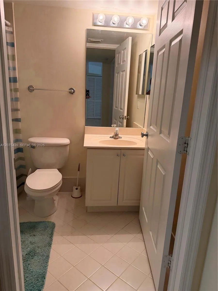619 E Sheridan St #105 Dania Beach, FL 33004