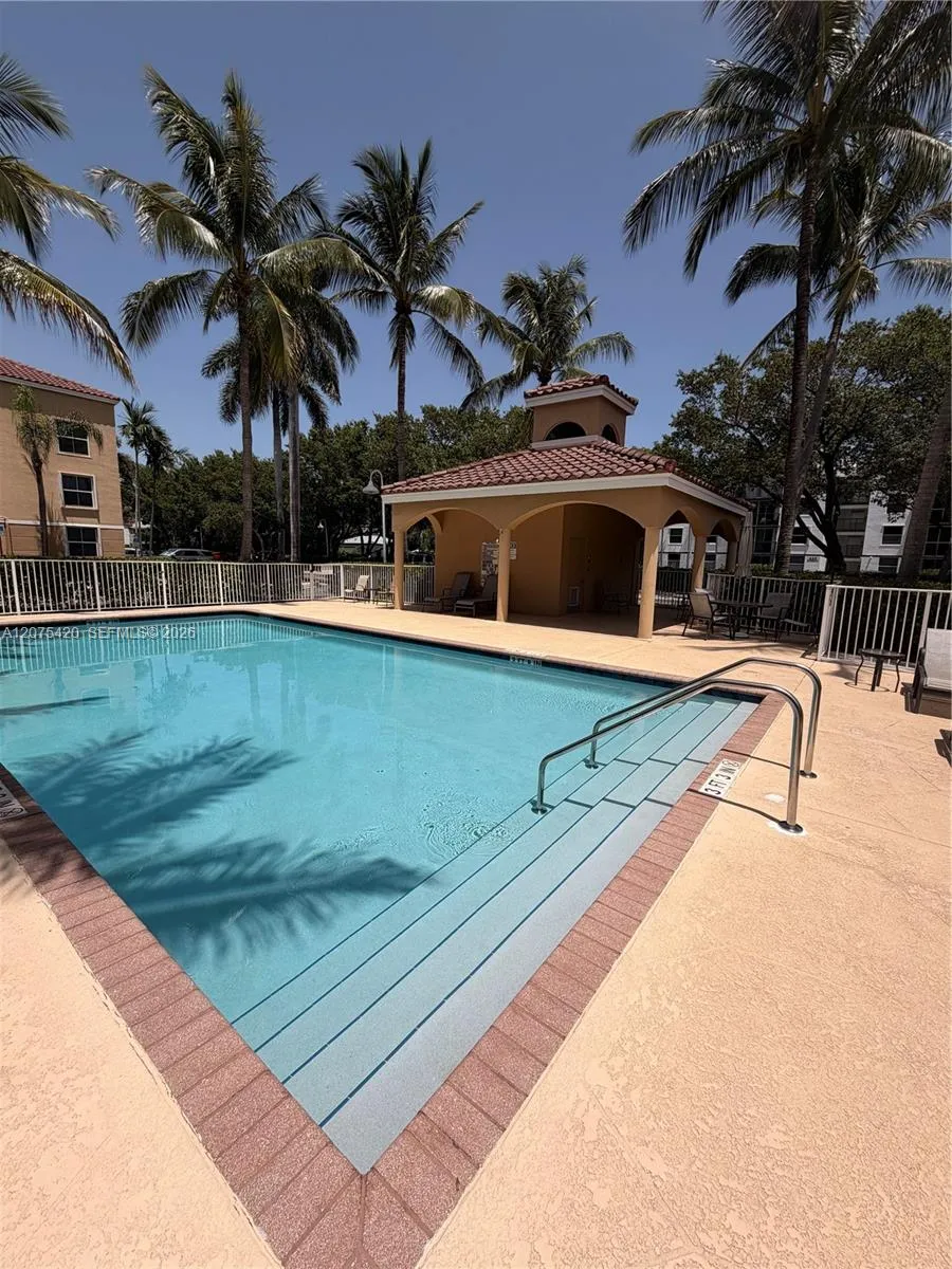 619 E Sheridan St #105 Dania Beach, FL 33004