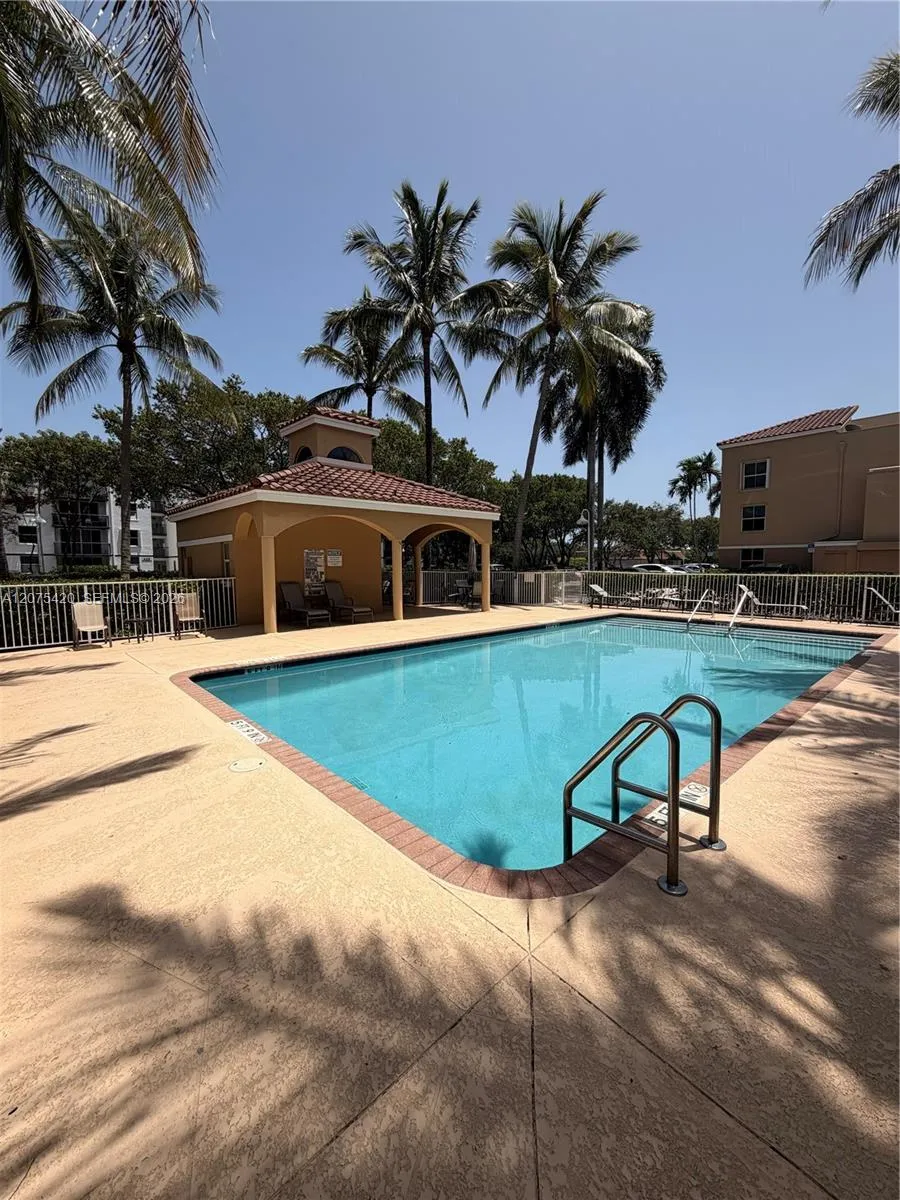 619 E Sheridan St #105 Dania Beach, FL 33004