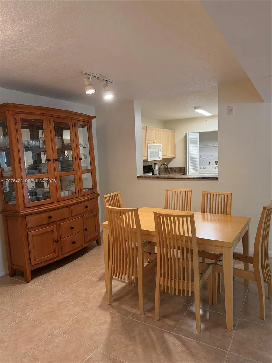 619 E Sheridan St #105 Dania Beach, FL 33004