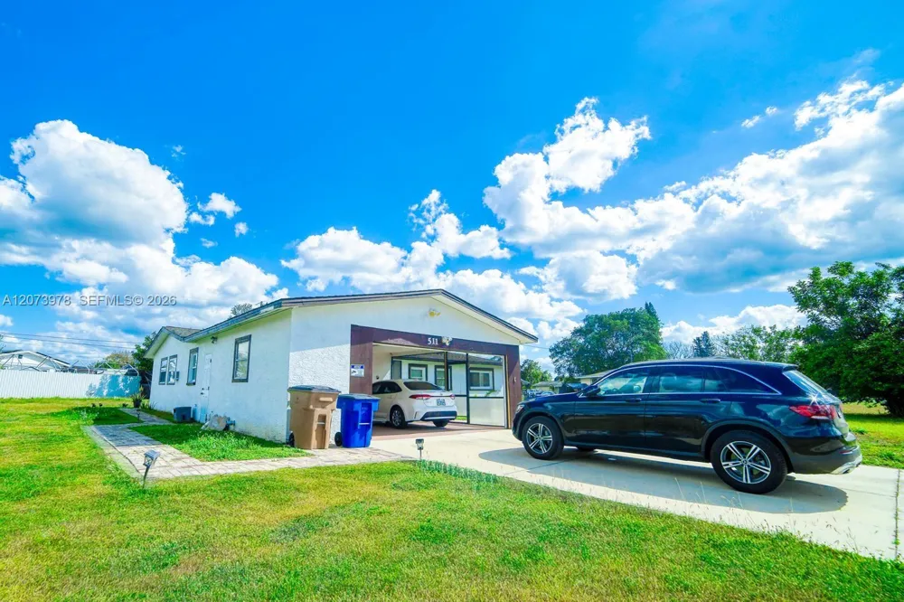 511 York Lehigh Acres, FL 33936
