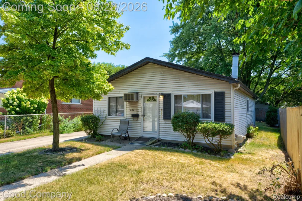 680 E Annabelle Avenue Hazel Park City, MI 48030