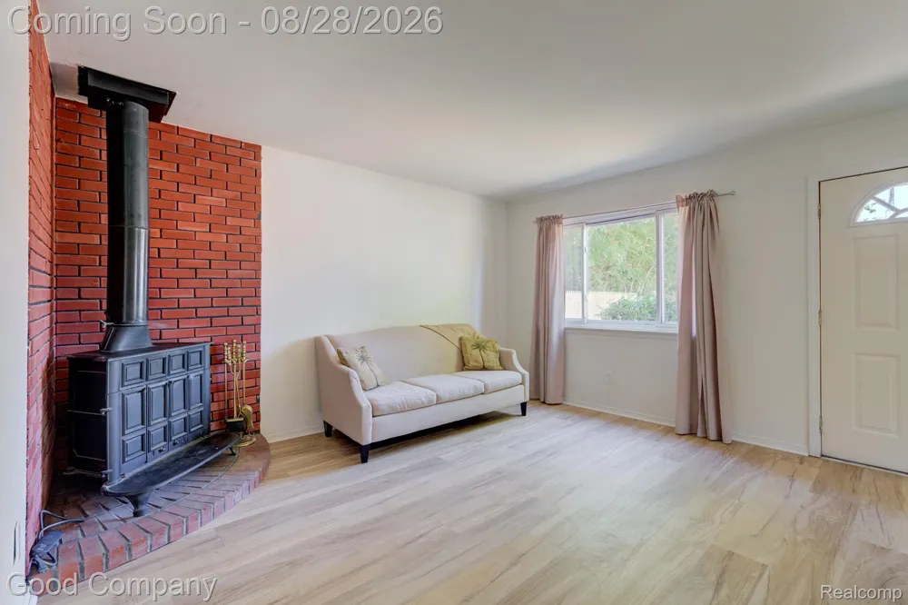 680 E Annabelle Avenue Hazel Park City, MI 48030