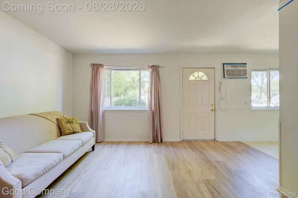 680 E Annabelle Avenue Hazel Park City, MI 48030