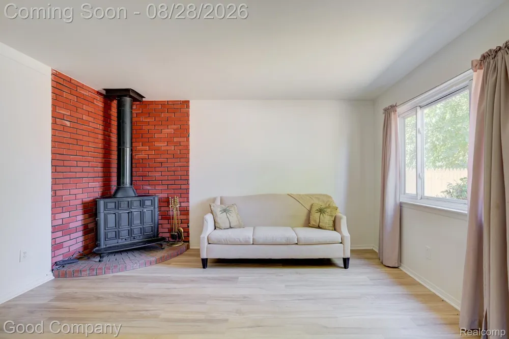 680 E Annabelle Avenue Hazel Park City, MI 48030