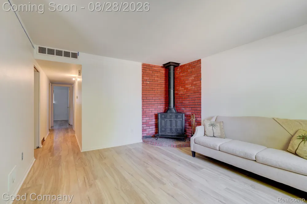 680 E Annabelle Avenue Hazel Park City, MI 48030