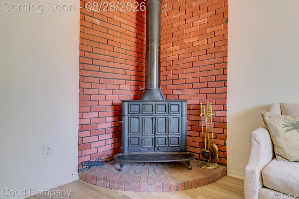 680 E Annabelle Avenue Hazel Park City, MI 48030