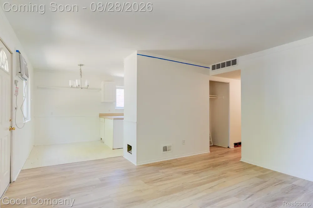 680 E Annabelle Avenue Hazel Park City, MI 48030