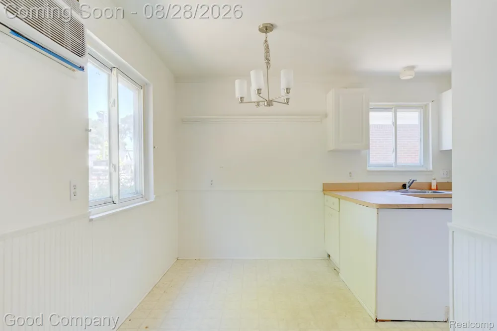680 E Annabelle Avenue Hazel Park City, MI 48030