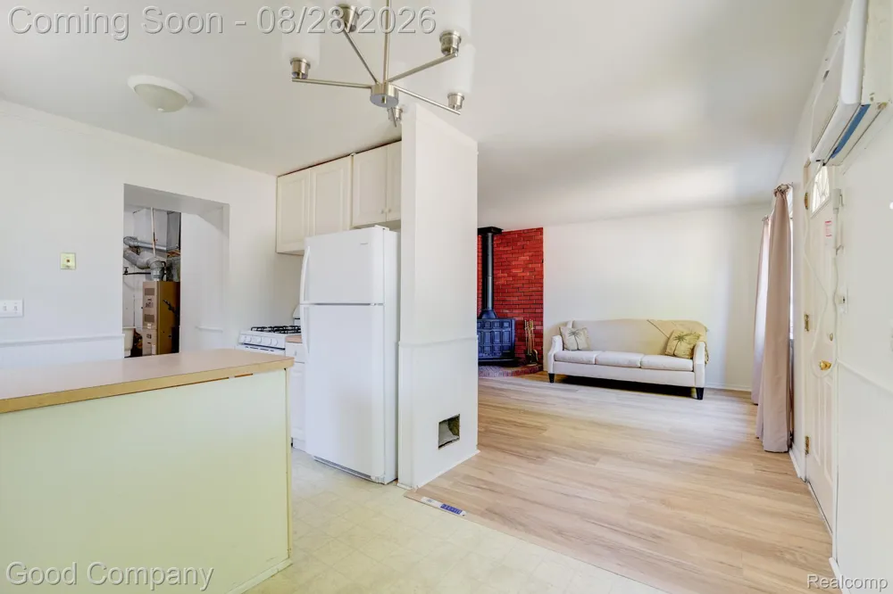680 E Annabelle Avenue Hazel Park City, MI 48030