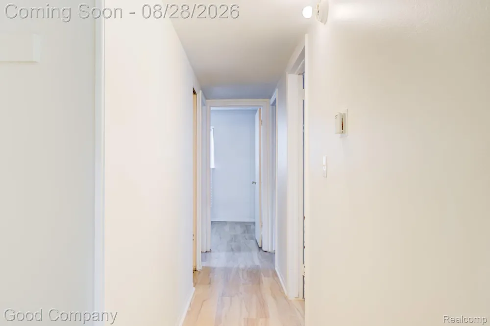 680 E Annabelle Avenue Hazel Park City, MI 48030