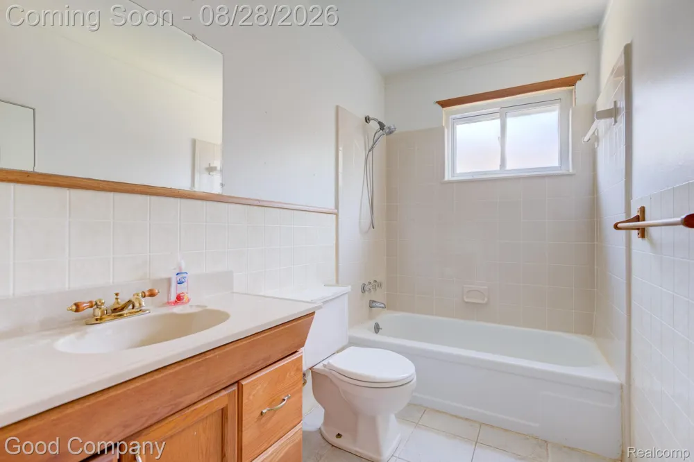 680 E Annabelle Avenue Hazel Park City, MI 48030