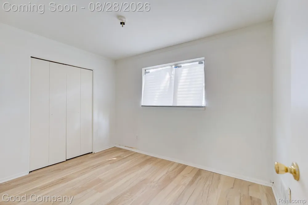 680 E Annabelle Avenue Hazel Park City, MI 48030