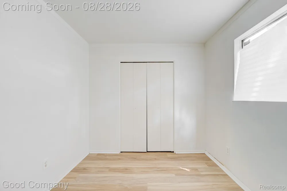 680 E Annabelle Avenue Hazel Park City, MI 48030