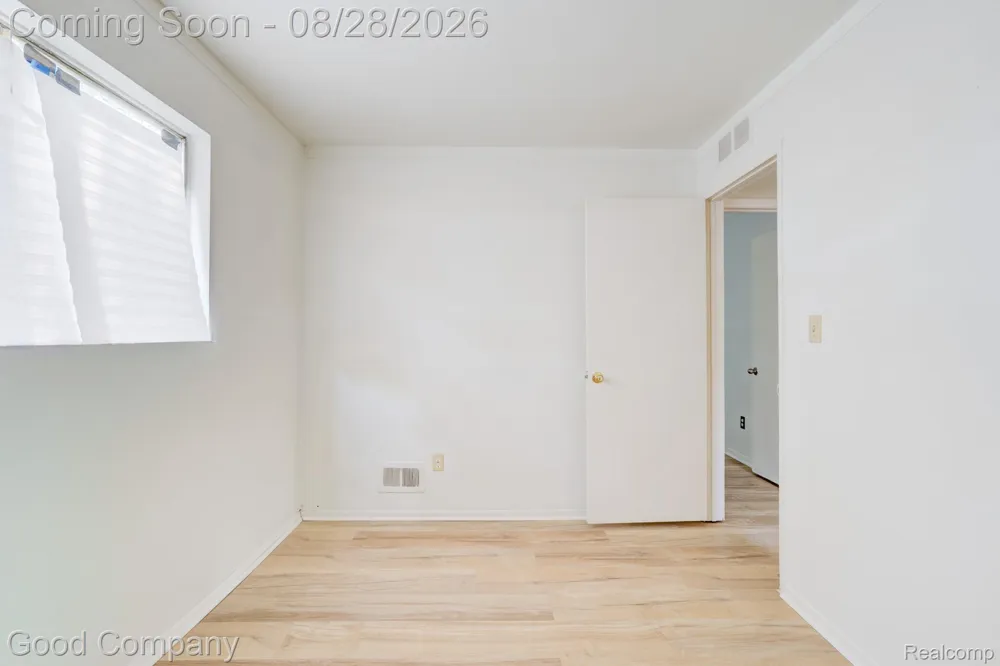 680 E Annabelle Avenue Hazel Park City, MI 48030