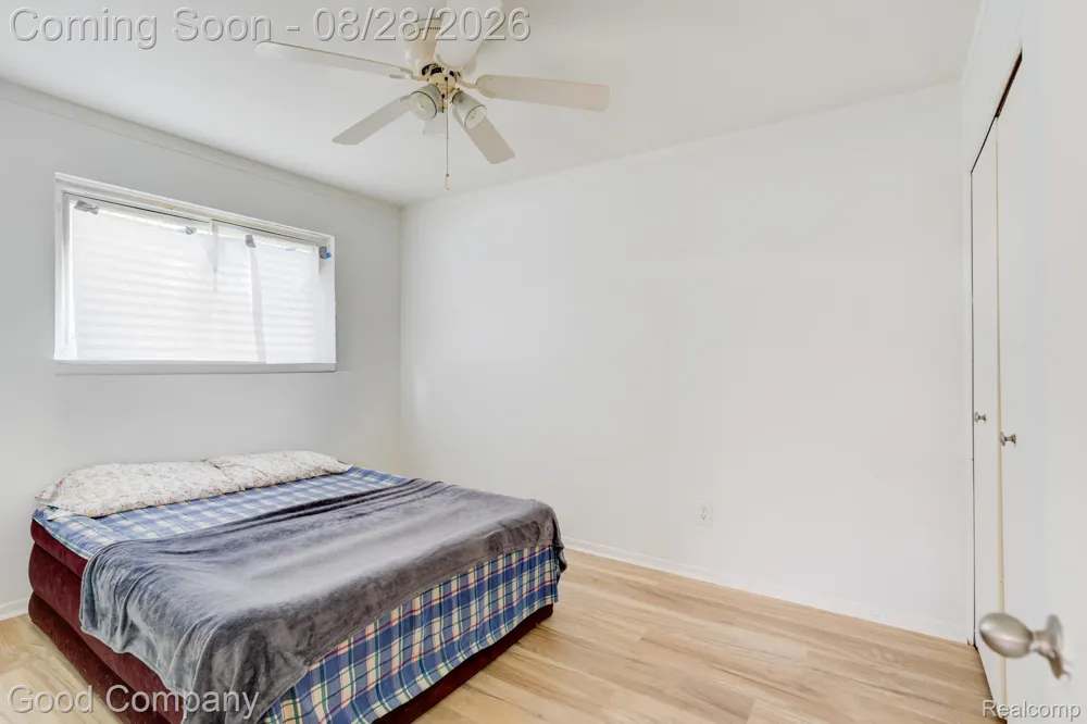 680 E Annabelle Avenue Hazel Park City, MI 48030
