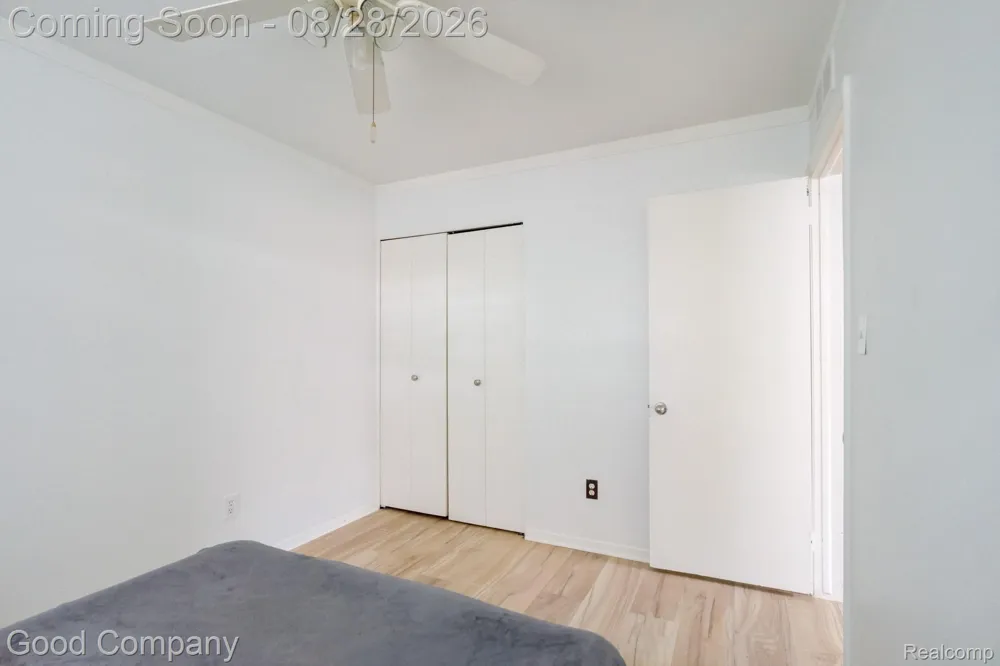 680 E Annabelle Avenue Hazel Park City, MI 48030