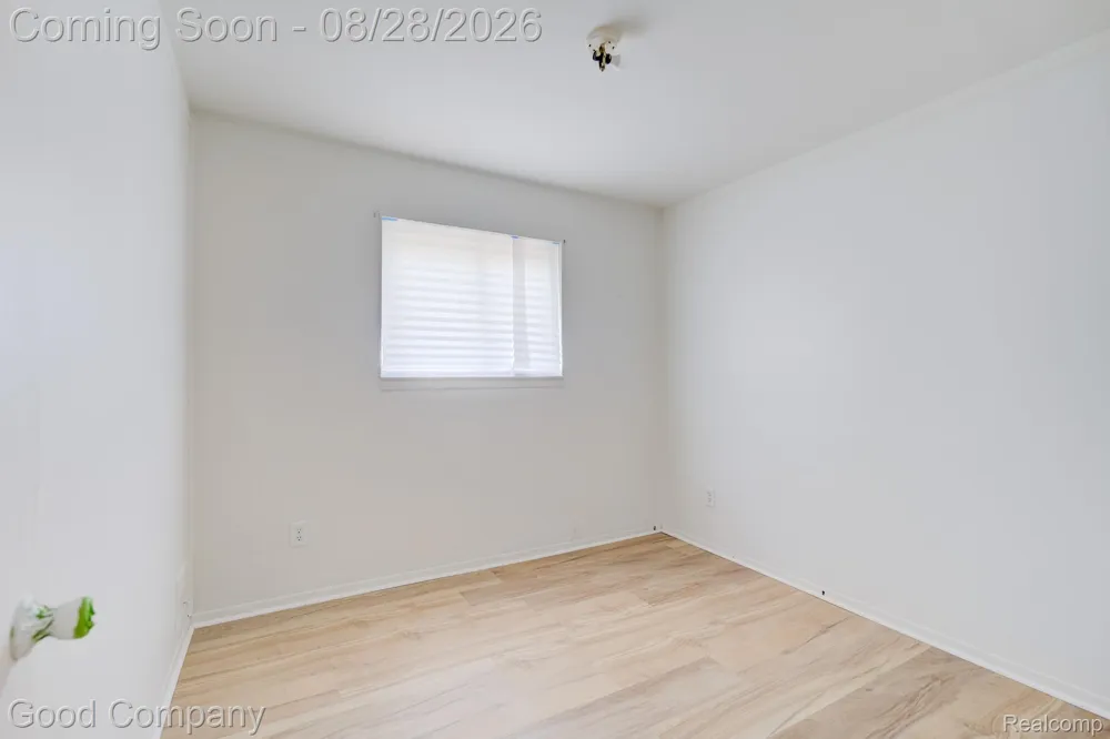 680 E Annabelle Avenue Hazel Park City, MI 48030