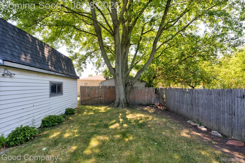 680 E Annabelle Avenue Hazel Park City, MI 48030