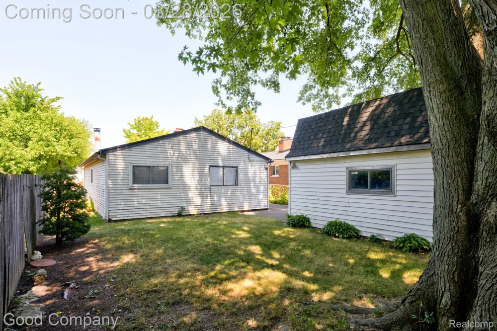 680 E Annabelle Avenue Hazel Park City, MI 48030