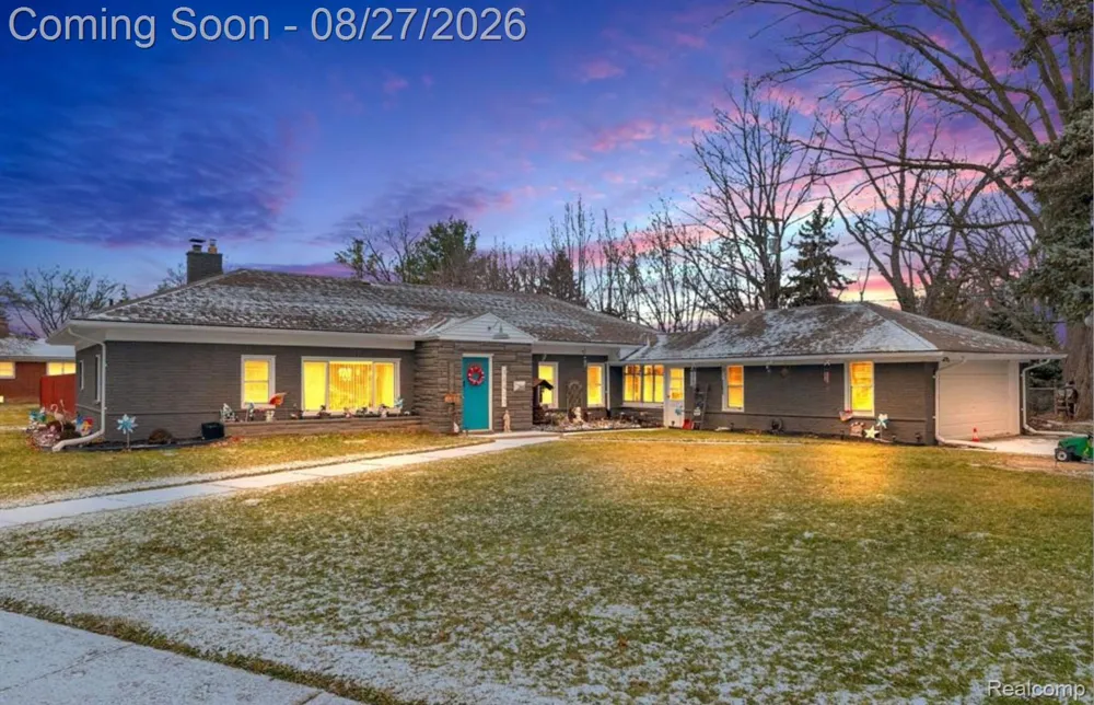 16423 Admiral Fraser City, MI 48026