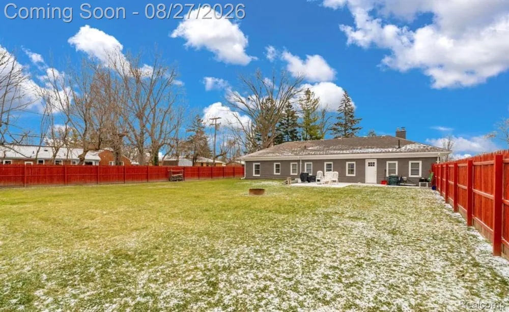 16423 Admiral Fraser City, MI 48026
