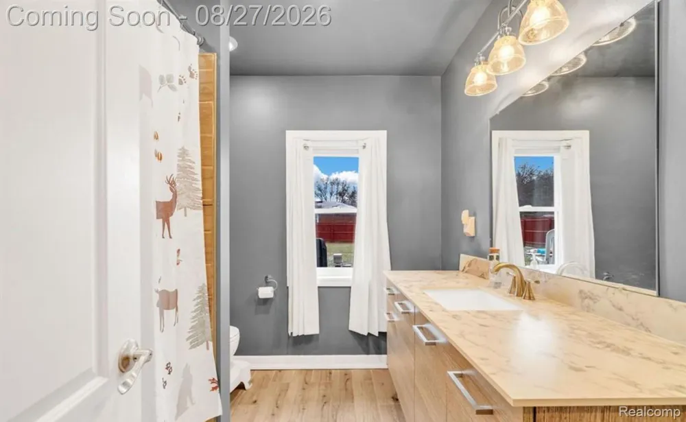 16423 Admiral Fraser City, MI 48026