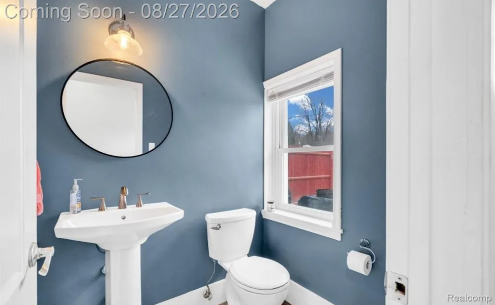 16423 Admiral Fraser City, MI 48026