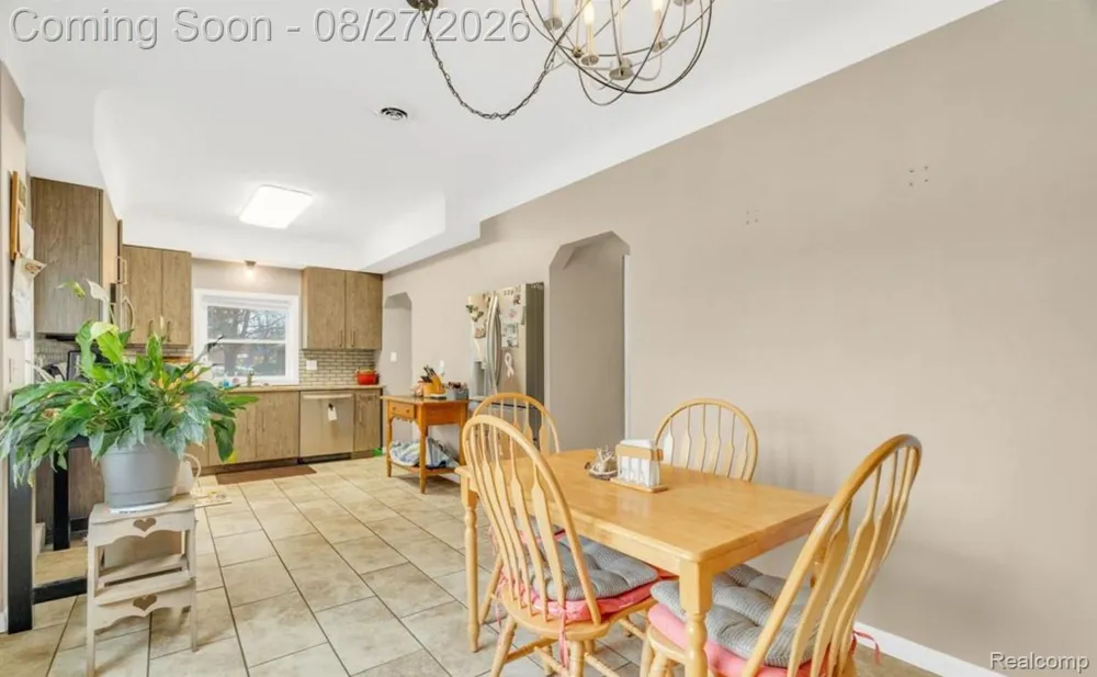 16423 Admiral Fraser City, MI 48026