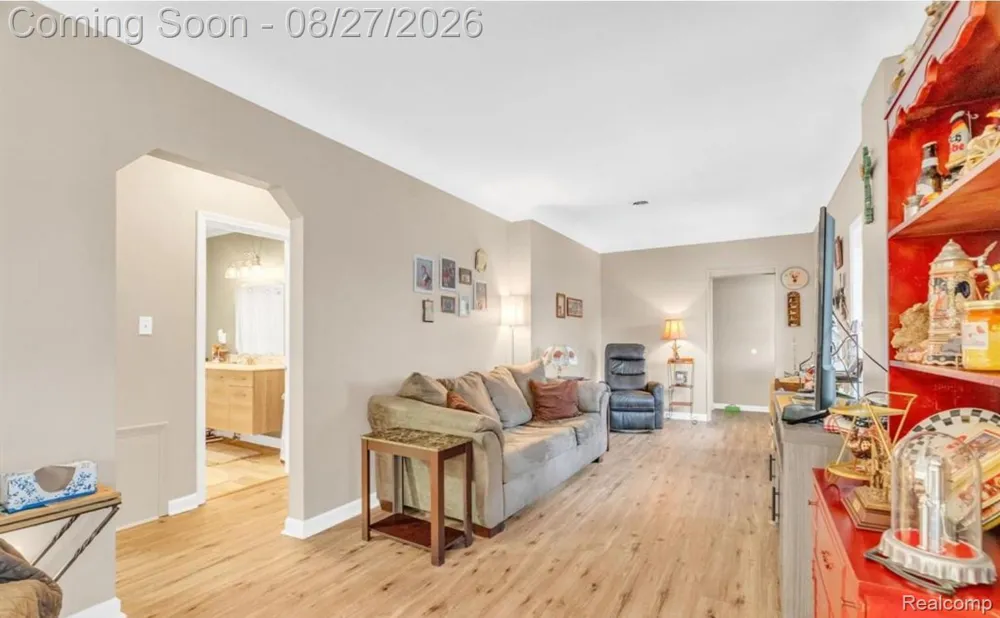 16423 Admiral Fraser City, MI 48026