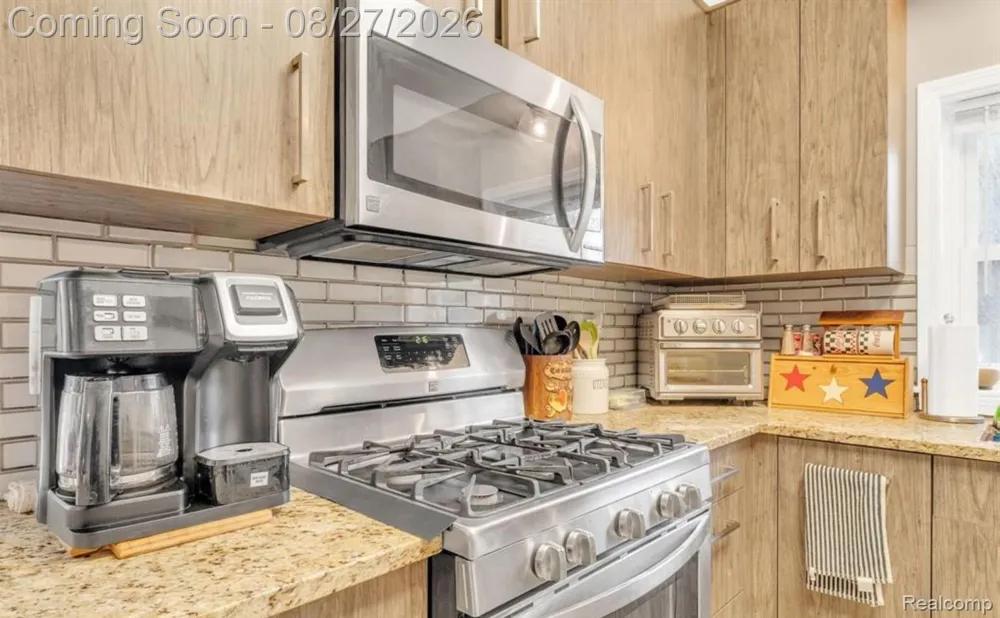 16423 Admiral Fraser City, MI 48026