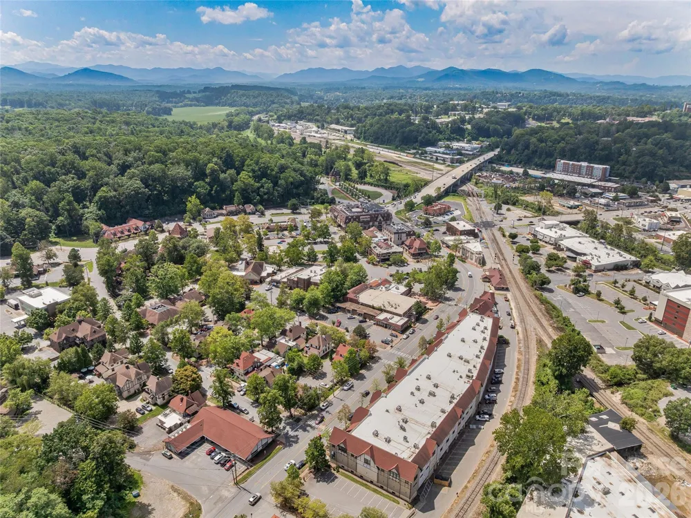 10 Biltmore Plaza Asheville, NC 28803