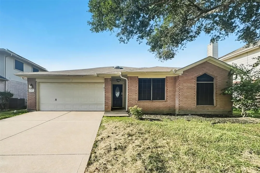 1423 Hunter Green Lane Fresno, TX 77545