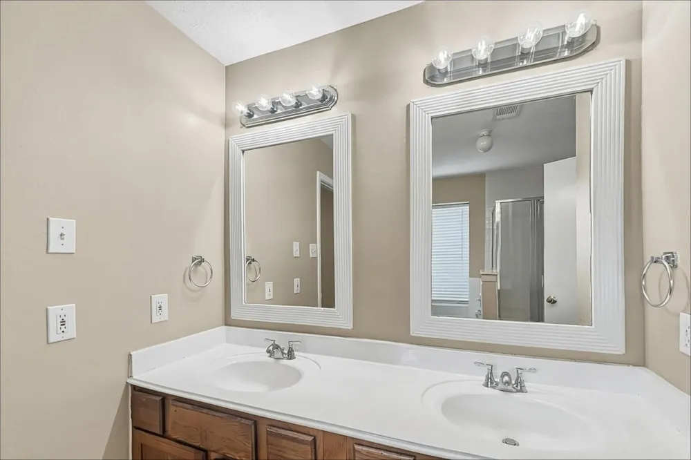 1423 Hunter Green Lane Fresno, TX 77545