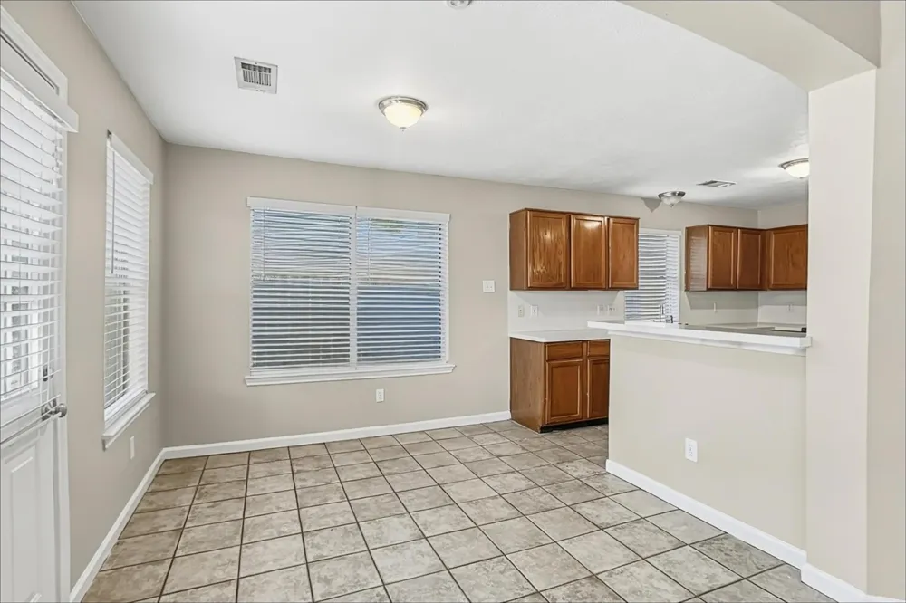 1423 Hunter Green Lane Fresno, TX 77545