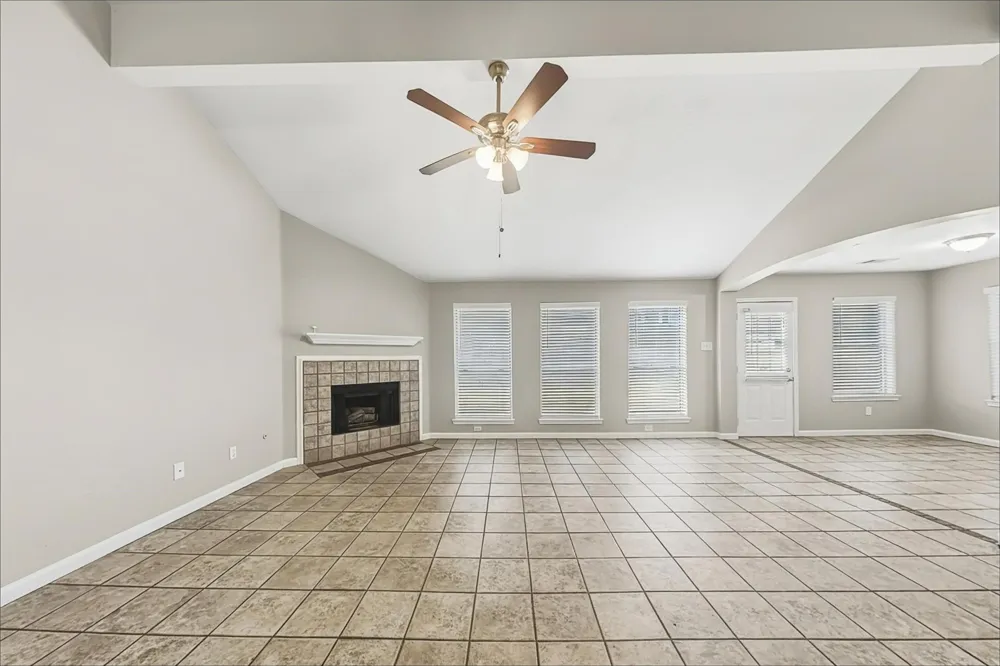 1423 Hunter Green Lane Fresno, TX 77545