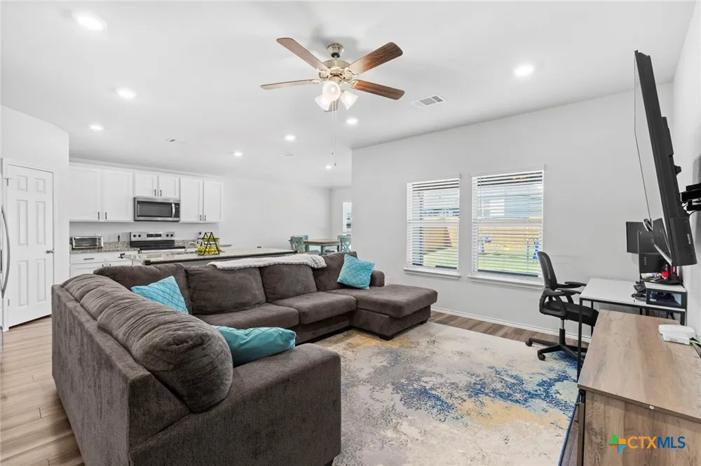 165 Hugh Drive Killeen, TX 76542