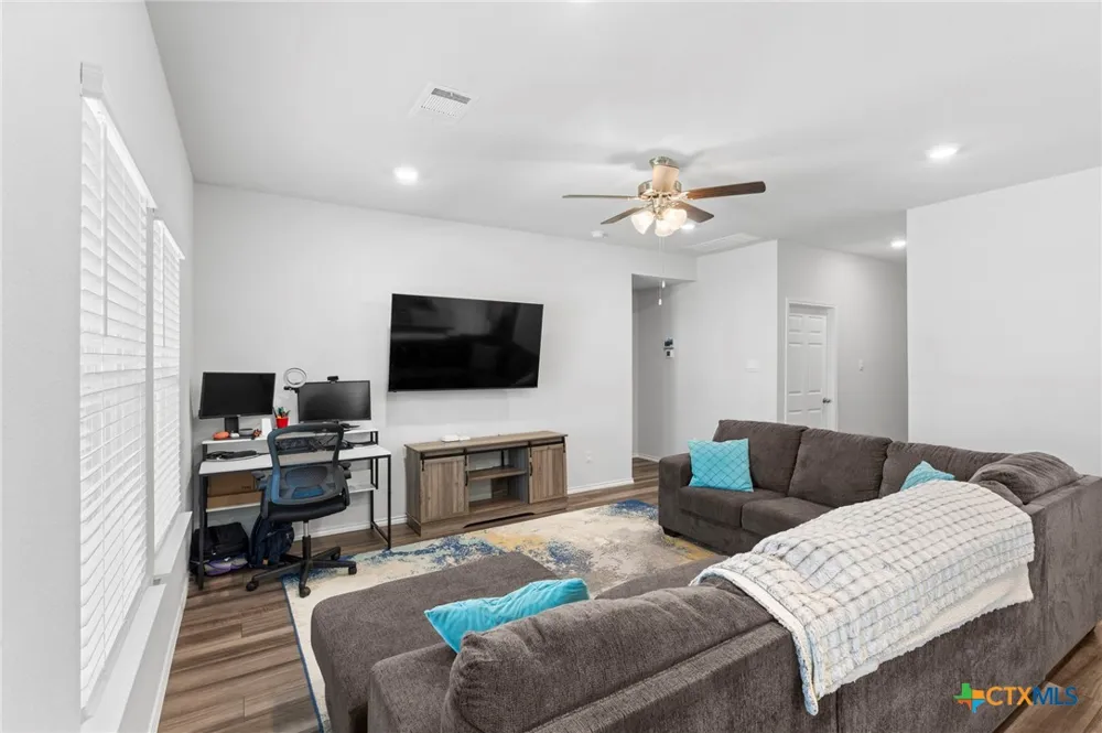 165 Hugh Drive Killeen, TX 76542