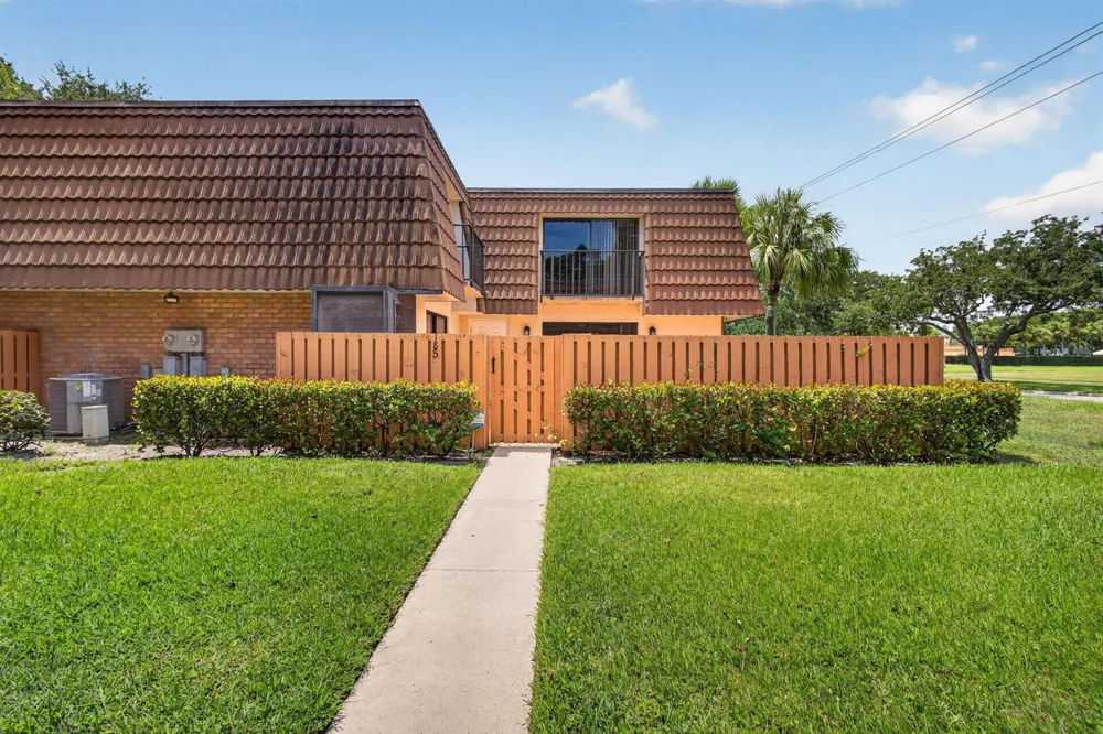 185 Charter Way West Palm Beach, FL 33407
