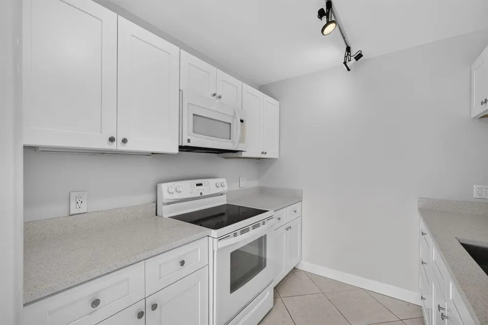 185 Charter Way West Palm Beach, FL 33407