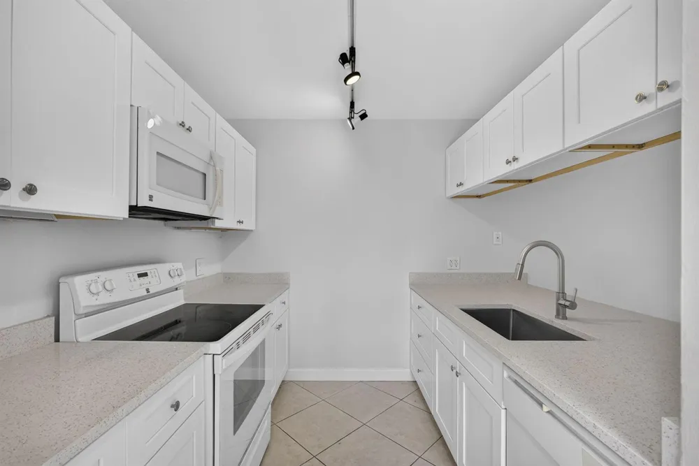 185 Charter Way West Palm Beach, FL 33407