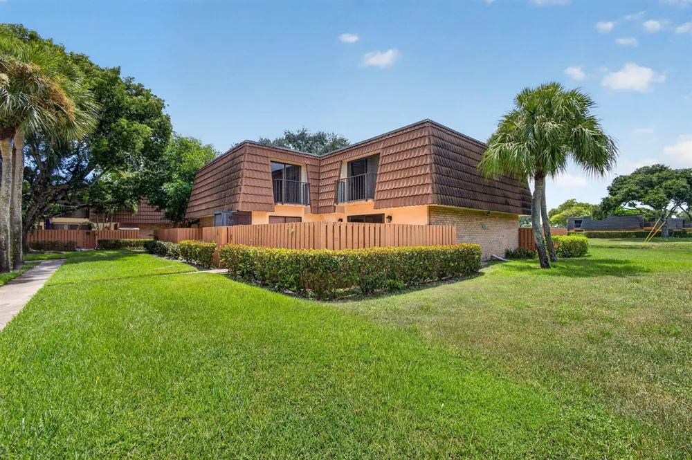 185 Charter Way West Palm Beach, FL 33407
