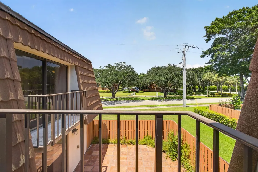 185 Charter Way West Palm Beach, FL 33407