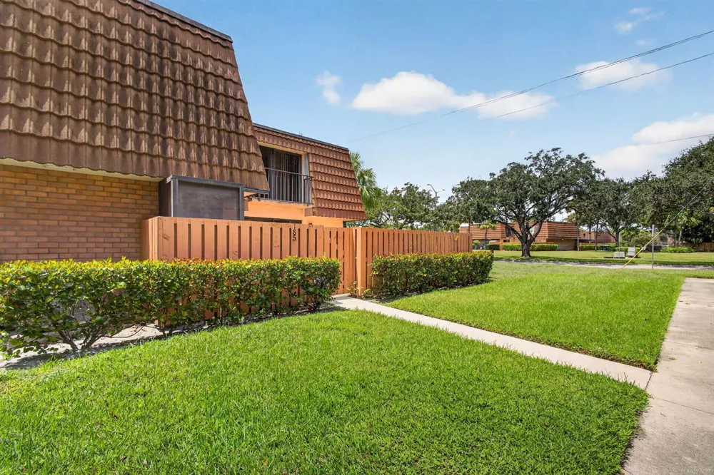 185 Charter Way West Palm Beach, FL 33407