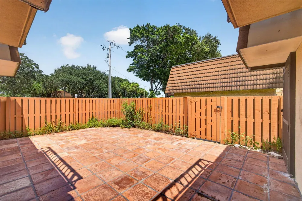 185 Charter Way West Palm Beach, FL 33407
