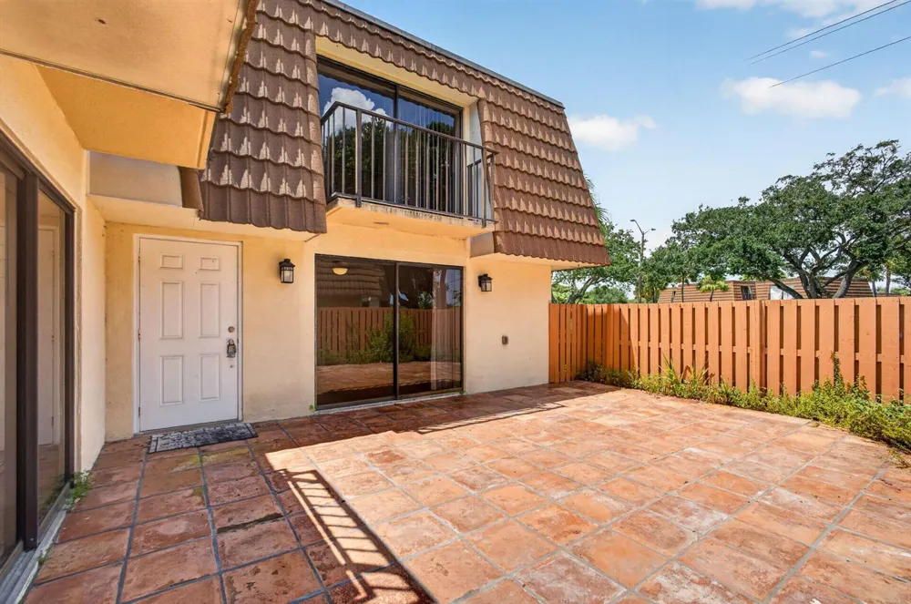 185 Charter Way West Palm Beach, FL 33407